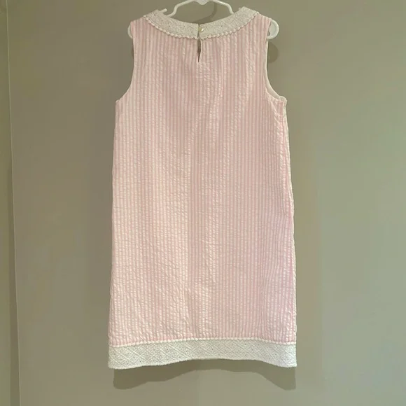 Vineyard Vines girls pink and white seersucker dress with eyelet trim size 8